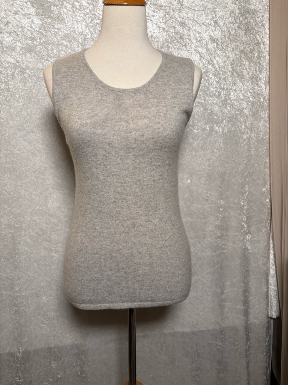 Pure Amici Soft Ladies Gray Cashmere/Sweater sleeveless Top - M